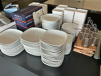 Meerdere soorten servies en bestek servies, glaswerk en bestek - afbeelding 7 van  9