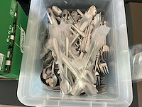 Meerdere soorten servies en bestek servies, glaswerk en bestek - afbeelding 9 van  9