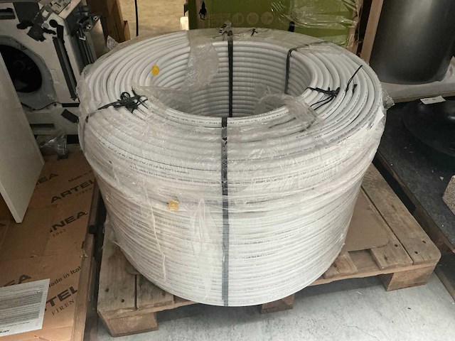 Meerlagen kunststof leiding (totaal circa 600m) - afbeelding 2 van  5