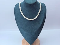 Meerstrengs zoetwaterparel collier 'rice beads' met zilveren sluiting - afbeelding 2 van  6