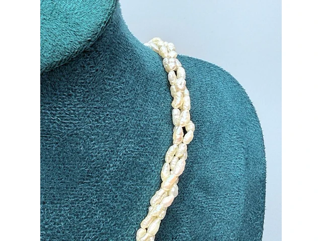 Meerstrengs zoetwaterparel collier 'rice beads' met zilveren sluiting - afbeelding 3 van  6