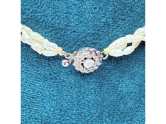 Meerstrengs zoetwaterparel collier 'rice beads' met zilveren sluiting - afbeelding 5 van  6
