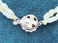 Meerstrengs zoetwaterparel collier 'rice beads' met zilveren sluiting - afbeelding 6 van  6