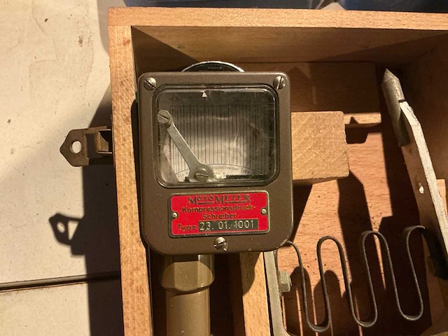 Meetapparatuur en boorhamer - afbeelding 3 van  8