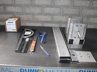 Meetgereedschappen w.o. schuifmaten en zwaaihaken. - afbeelding 1 van  3