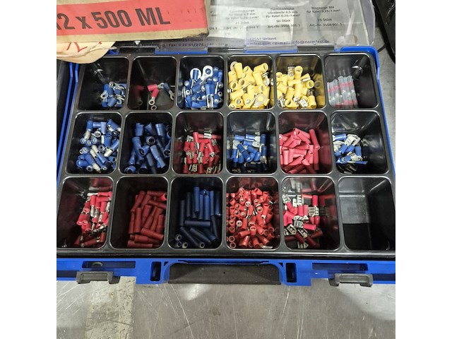 Meetinstrumenten, zekeringen en kabelbinders - afbeelding 3 van  12