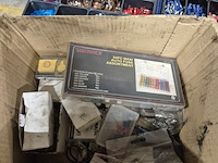 Meetinstrumenten, zekeringen en kabelbinders - afbeelding 4 van  12