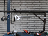 Meetmaterialen w.o. blokhaken en schuifmaat en zwaaihaak. - afbeelding 1 van  2