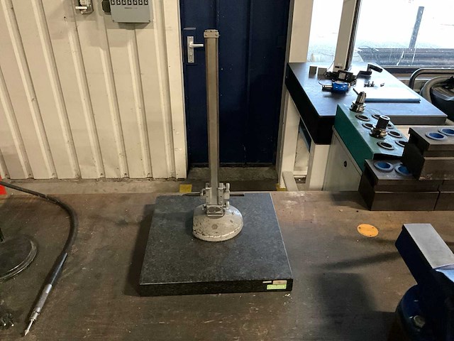 Meetstatief met plaat - afbeelding 1 van  4