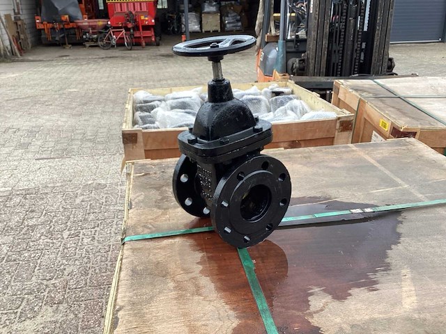 Mega gietijzeren schuifafsluiter dn80 pn10 (8x) - afbeelding 1 van  7