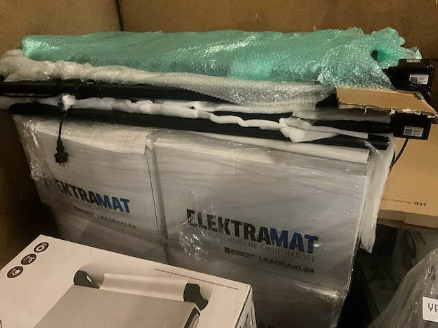 Mega partij retourgoederen - eurom, magnum, abb, solar, eaton, tkf, wallbox, ymvk, gira, - laadpalen, verwarming, aardlekautomaten, koeling, vloerverwarming, thermostaten, sanitair, infrorood, stroomdraad, keukenapparatuur, verlichting etc - afbeelding 17 van  38