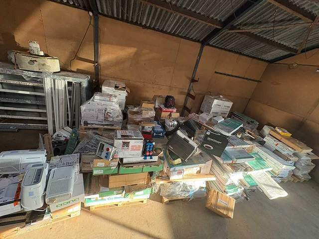 Mega partij retourgoederen - eurom, magnum, abb, solar, eaton, tkf, wallbox, ymvk, gira, - laadpalen, verwarming, aardlekautomaten, koeling, vloerverwarming, thermostaten, sanitair, infrorood, stroomdraad, keukenapparatuur, verlichting etc - afbeelding 9 van  38