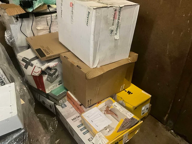 Mega partij retourgoederen - eurom, magnum, abb, solar, eaton, tkf, wallbox, ymvk, gira, - laadpalen, verwarming, aardlekautomaten, koeling, vloerverwarming, thermostaten, sanitair, infrorood, stroomdraad, keukenapparatuur, verlichting etc - afbeelding 21 van  38