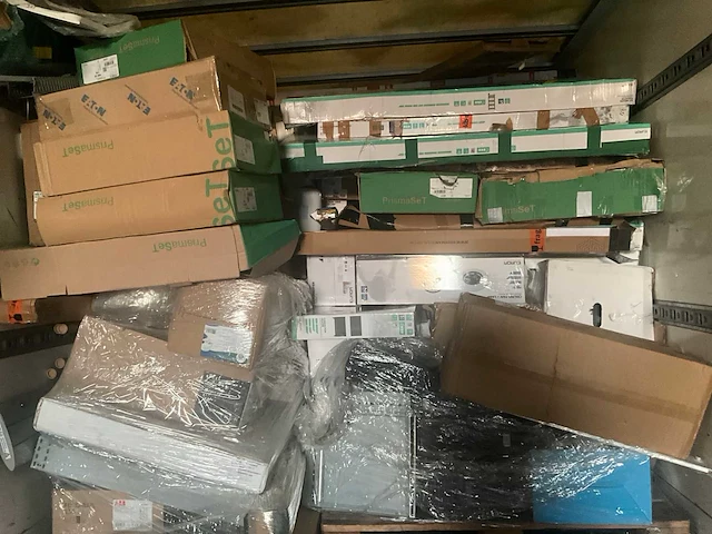 Mega partij retourgoederen - eurom, magnum, abb, solar, eaton, tkf, wallbox, ymvk, gira, - laadpalen, verwarming, aardlekautomaten, koeling, vloerverwarming, thermostaten, sanitair, infrorood, stroomdraad, keukenapparatuur, verlichting etc - afbeelding 8 van  38