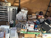 Mega partij retourgoederen - eurom, magnum, abb, solar, eaton, tkf, wallbox, ymvk, gira, - laadpalen, verwarming, aardlekautomaten, koeling, vloerverwarming, thermostaten, sanitair, infrorood, stroomdraad, keukenapparatuur, verlichting etc - afbeelding 31 van  38