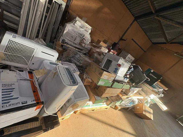 Mega partij retourgoederen - eurom, magnum, abb, solar, eaton, tkf, wallbox, ymvk, gira, - laadpalen, verwarming, aardlekautomaten, koeling, vloerverwarming, thermostaten, sanitair, infrorood, stroomdraad, keukenapparatuur, verlichting etc - afbeelding 38 van  38