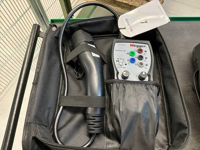 Megger evca210 laadpaal test adapter - afbeelding 1 van  2