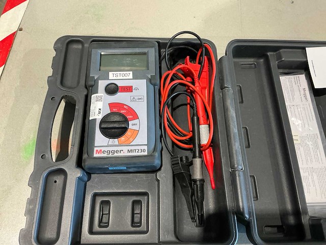 Megger mit230 isolatieweerstandtester - afbeelding 2 van  6