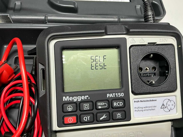 Megger pat150 apparaat tester - afbeelding 2 van  3