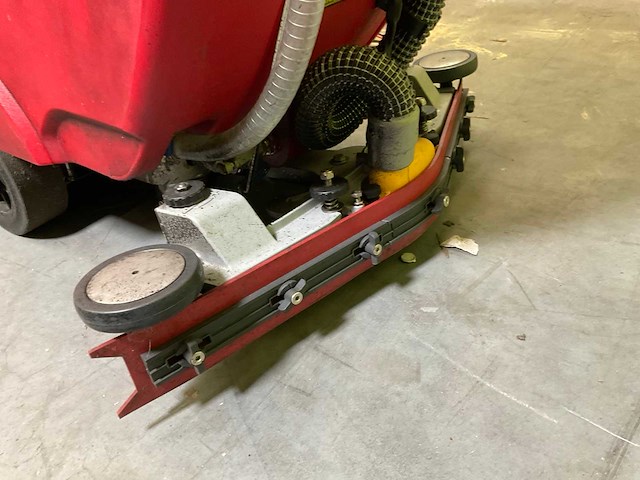 Meijer s520 zelfrijdende schrob- zuigmachine - afbeelding 11 van  12