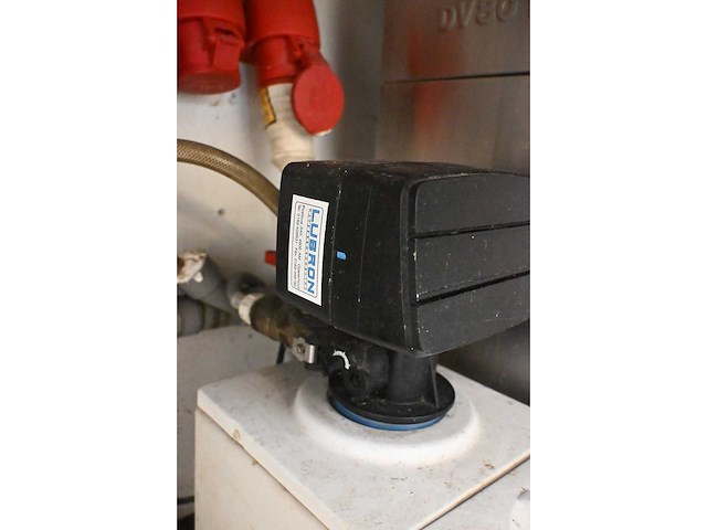 Meiko - dv 80 t - rvs korven doorschuif vaatwasmachine met miniline water ontharder en rvs aan- en afvoertafel - afbeelding 4 van  13