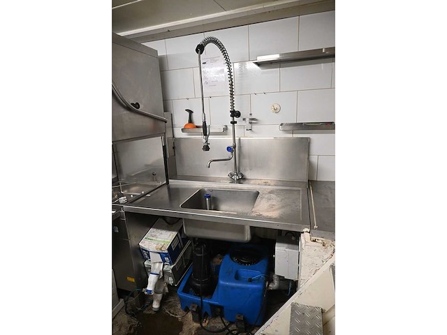 Meiko - dv 80 t - rvs korven doorschuif vaatwasmachine met miniline water ontharder en rvs aan- en afvoertafel - afbeelding 13 van  13