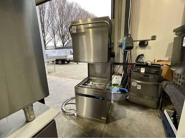 Meiko upster korvenvaatwasmachine - afbeelding 4 van  8