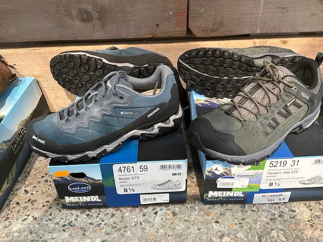 Meindl wandelschoen 42.5 (2x) - afbeelding 1 van  5