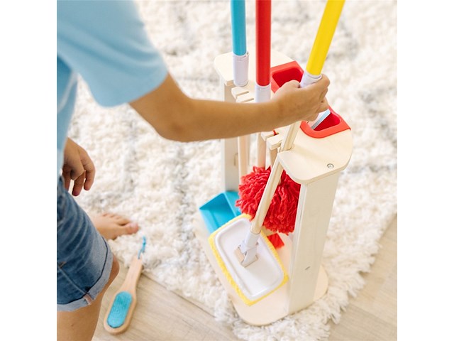 Melissa & doug houten speelgoed schoonmaakset spin & span - afbeelding 3 van  4