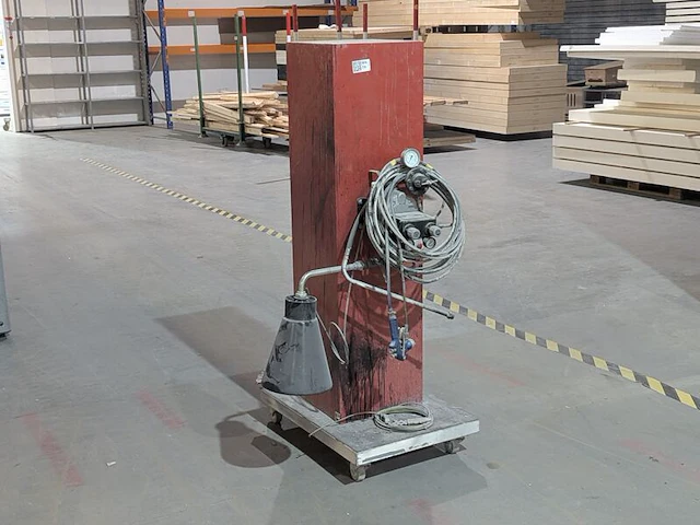 Membraampomp op verrijdbare houten zuil triton, 308 - afbeelding 1 van  8