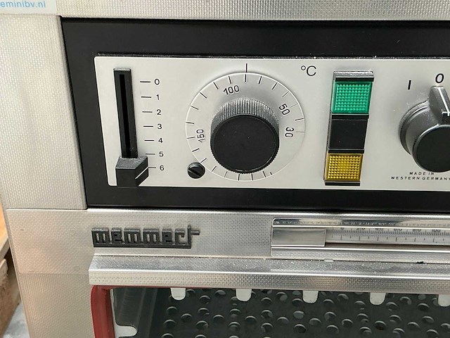 Memmert u10 laboratoriumoven - afbeelding 2 van  3