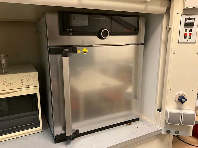 Memmert uf30 laboratoriumoven - afbeelding 1 van  4