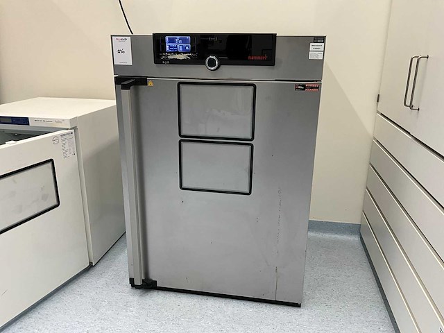 Memmert un260 laboratoriumoven - afbeelding 1 van  6