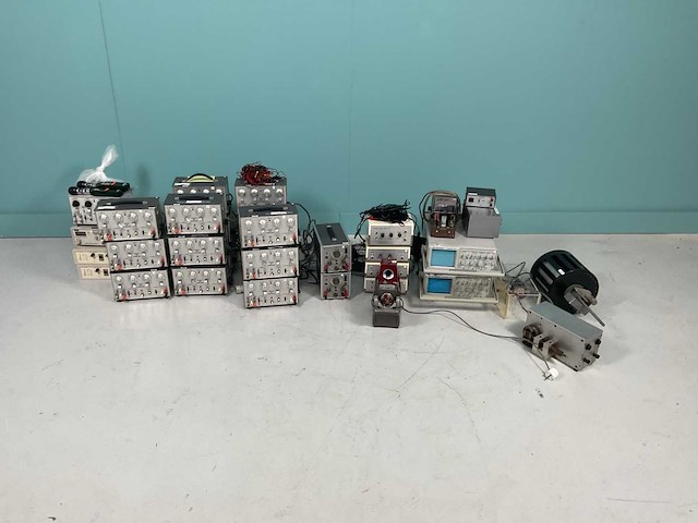 Mengterrein diverse medische apparatuur - afbeelding 1 van  8