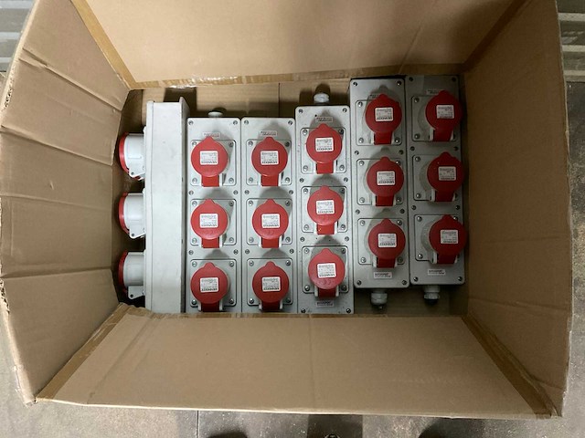 Mennekes 1390 krachtstroom stekkerdoos - afbeelding 2 van  3