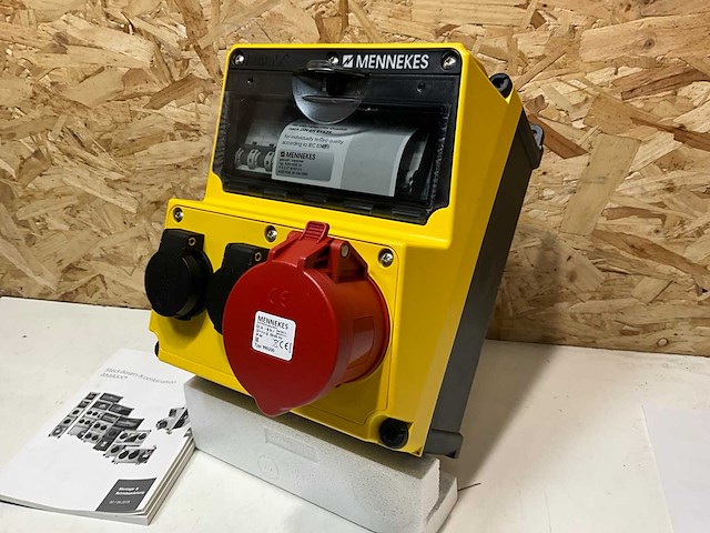 Mennekes 920015ge contactdooscombinatie - afbeelding 1 van  2