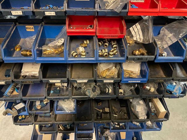 Mennekes diverse elektro- en installatie materialen en lampen - afbeelding 13 van  53