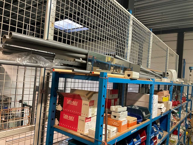 Mennekes diverse elektro- en installatie materialen en lampen - afbeelding 17 van  53
