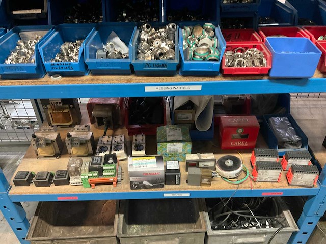 Mennekes diverse elektro- en installatie materialen en lampen - afbeelding 21 van  53