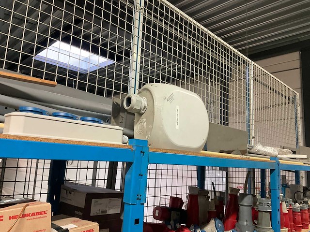 Mennekes diverse elektro- en installatie materialen en lampen - afbeelding 24 van  53