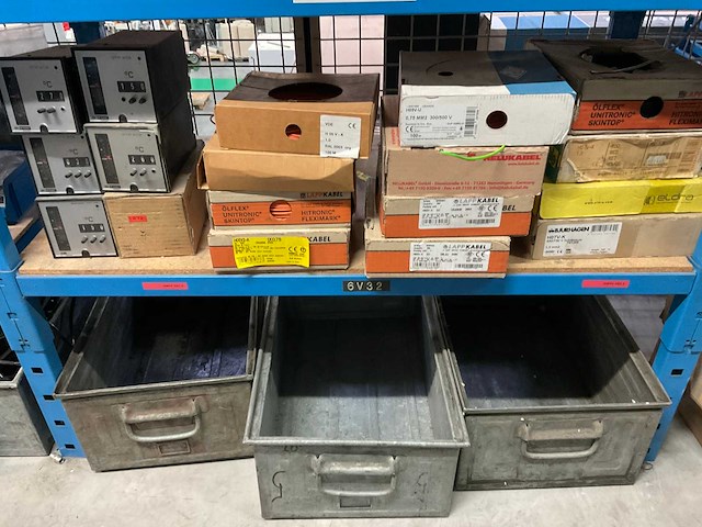 Mennekes diverse elektro- en installatie materialen en lampen - afbeelding 29 van  53