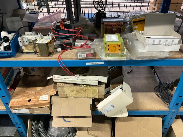 Mennekes diverse elektro- en installatie materialen en lampen - afbeelding 33 van  53