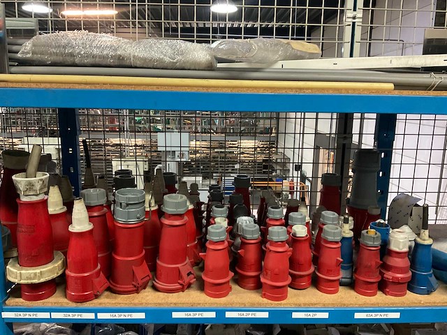 Mennekes diverse elektro- en installatie materialen en lampen - afbeelding 36 van  53