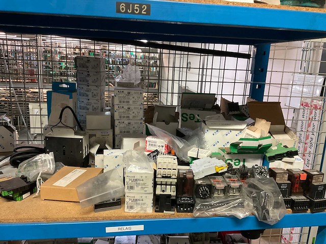 Mennekes diverse elektro- en installatie materialen en lampen - afbeelding 43 van  53