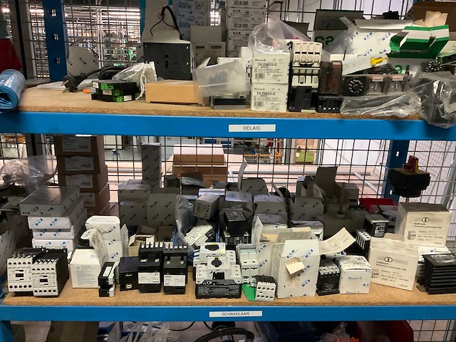 Mennekes diverse elektro- en installatie materialen en lampen - afbeelding 44 van  53