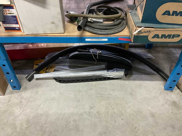 Mennekes diverse elektro- en installatie materialen en lampen - afbeelding 48 van  53