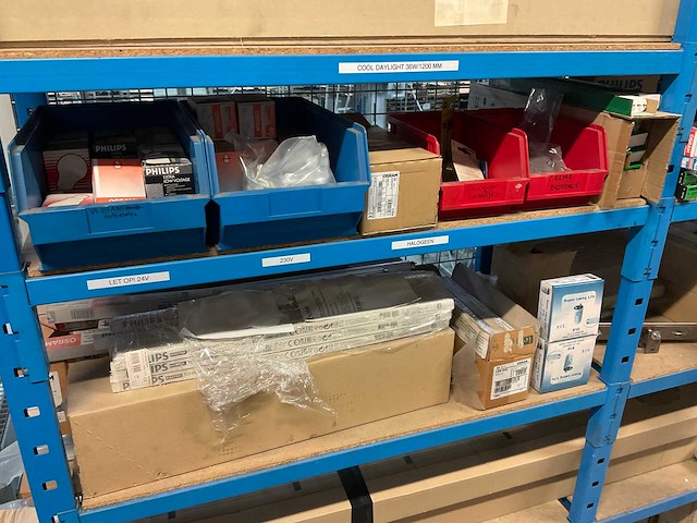 Mennekes diverse elektro- en installatie materialen en lampen - afbeelding 45 van  53