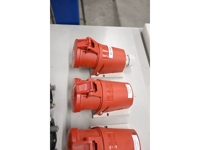 Mennekes / eaton diverse 380v 32a / 63a stekkers / schakelaars - afbeelding 3 van  5
