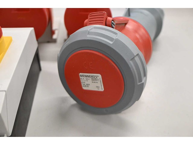 Mennekes / eaton diverse 380v 32a / 63a stekkers / schakelaars - afbeelding 5 van  5