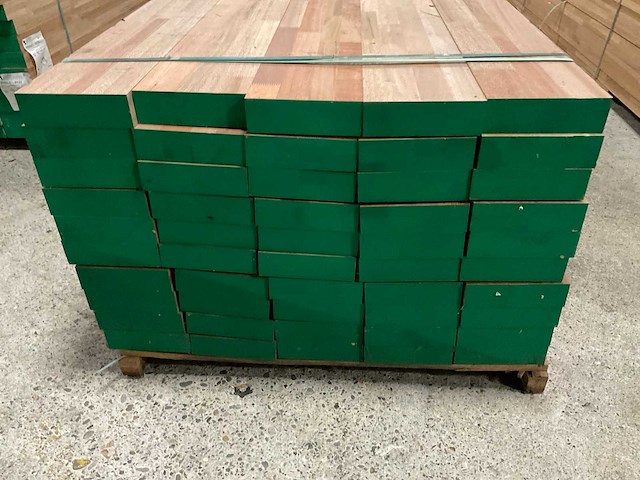 Meranti balken 63x205 mm gevingerlast en gelamineerd (50x) - afbeelding 2 van  8